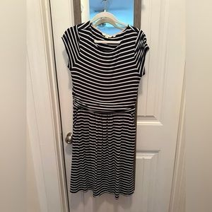 Boden Amelie EEUC navy and white striped Jersey dress. has pockets!